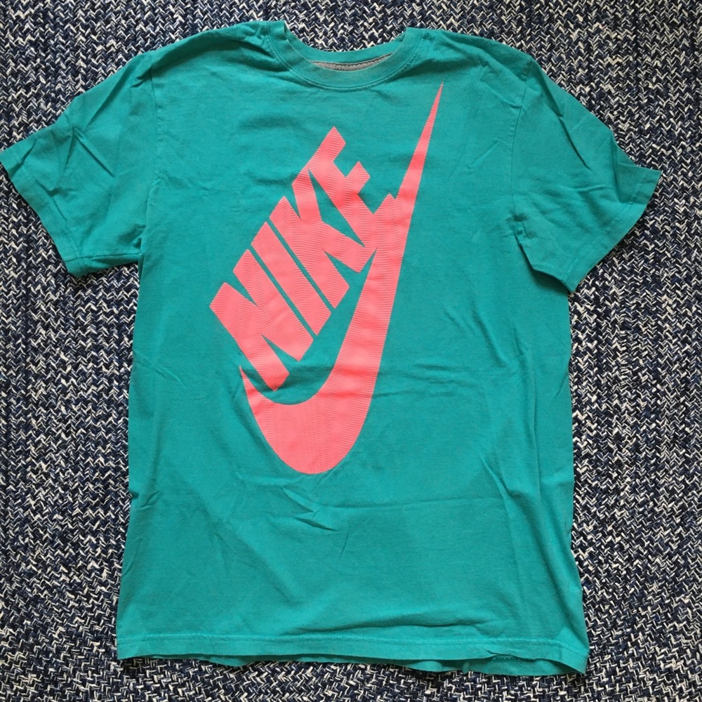 Mens Nike t shirt